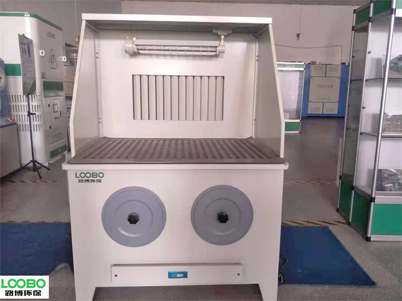 打磨工資高，依然留不住人？您的車間需要配備一臺(tái)打磨除塵臺(tái)